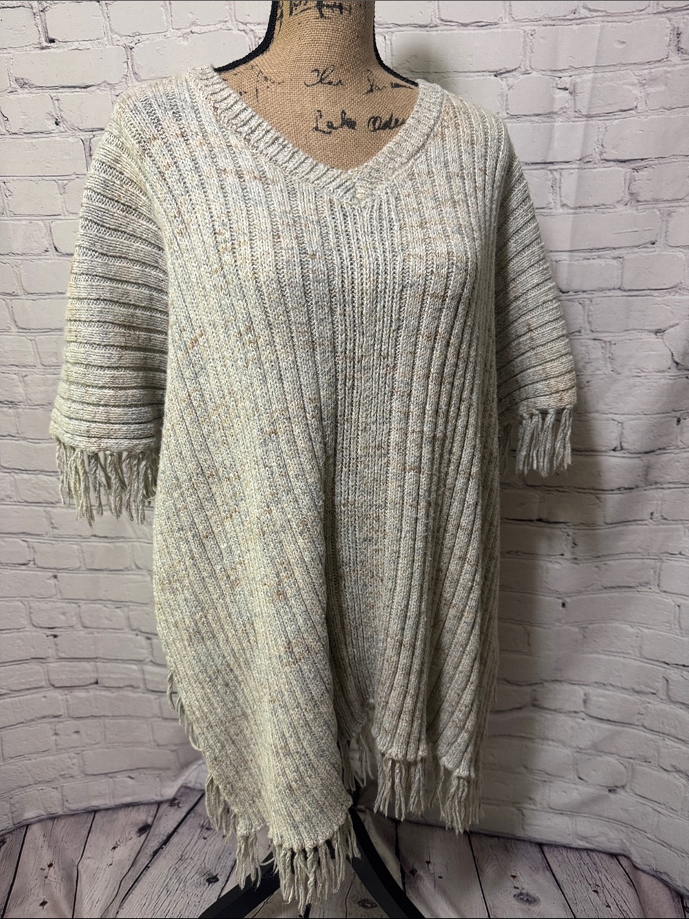 GAP Cozy Ribbed Open Sides One Size V-Neck Fringe Sweater - Cream Speckled